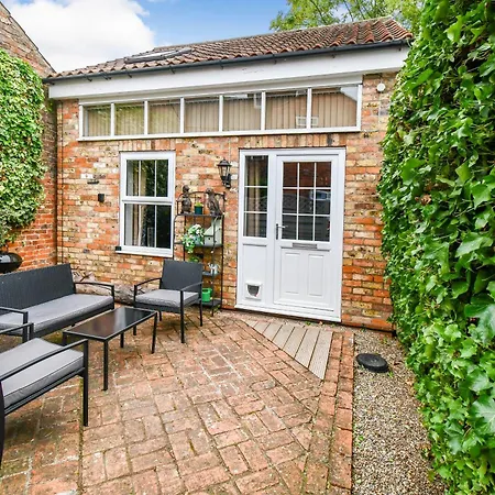 Fifth Milestone Annexe * York