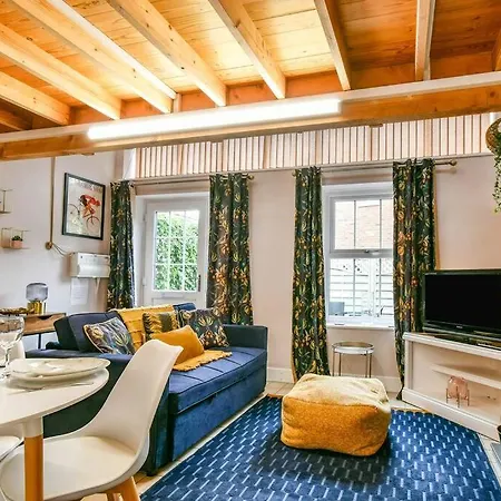 Fifth Milestone Annexe アパート